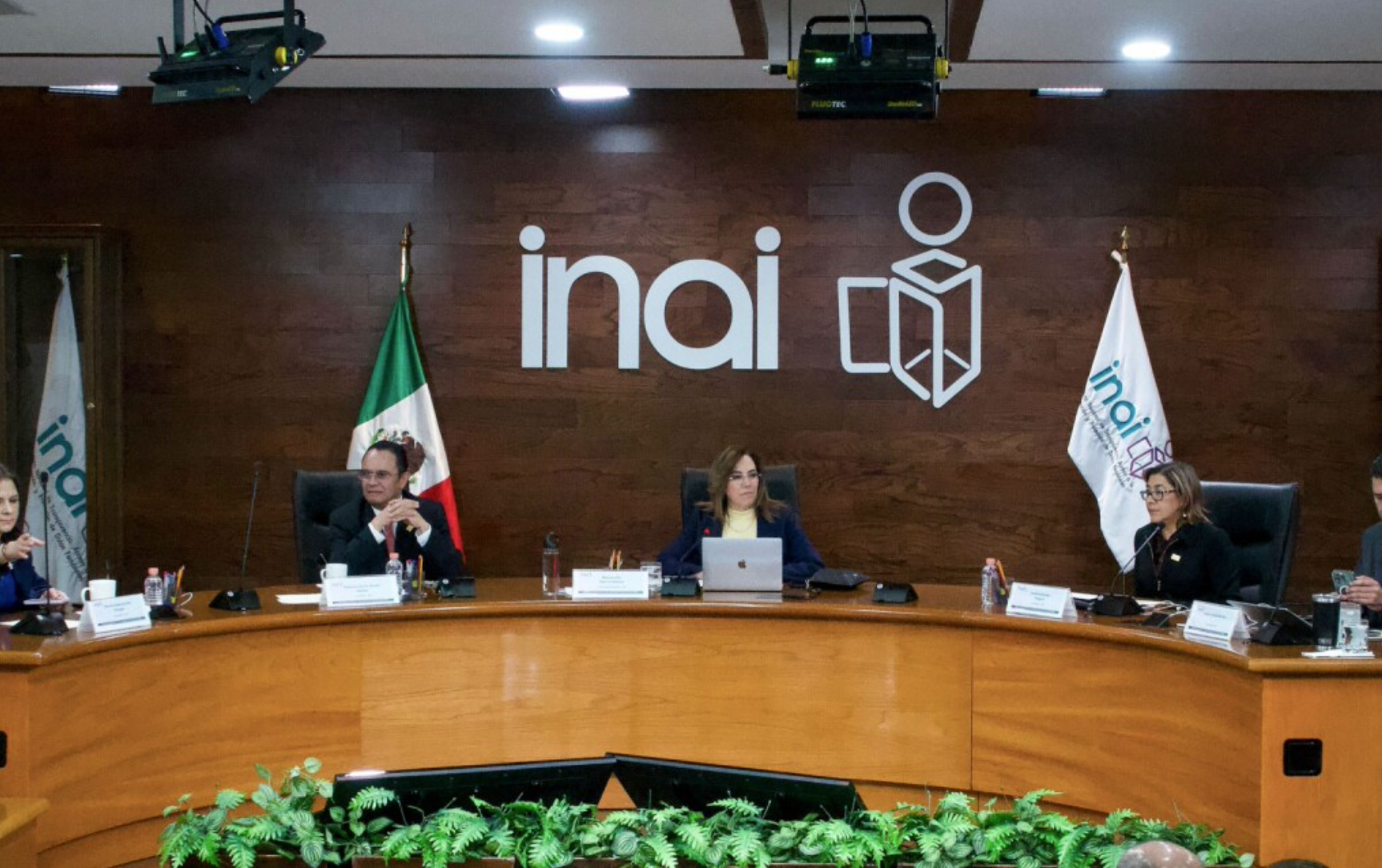 Sheinbaum ‘batea’ propuesta del INAI para frenar su desaparición